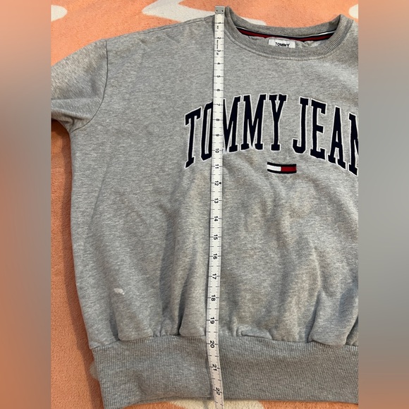 It's a casual sweatshirt in a nice matching color. - Picture 7 of 8